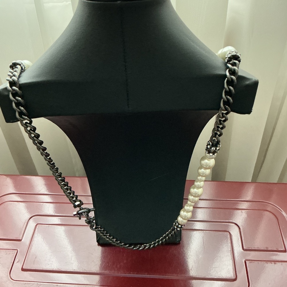 Givenchy and White Pearl Vintage Gun Metal Necklace - Picture 3 of 4